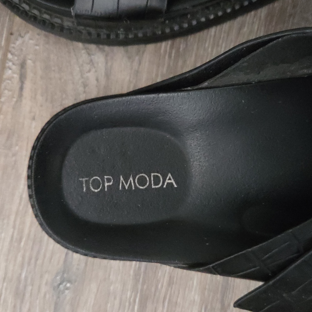 TOP Moda Black Croc-Embossed Sandals - Picture 6 of 8